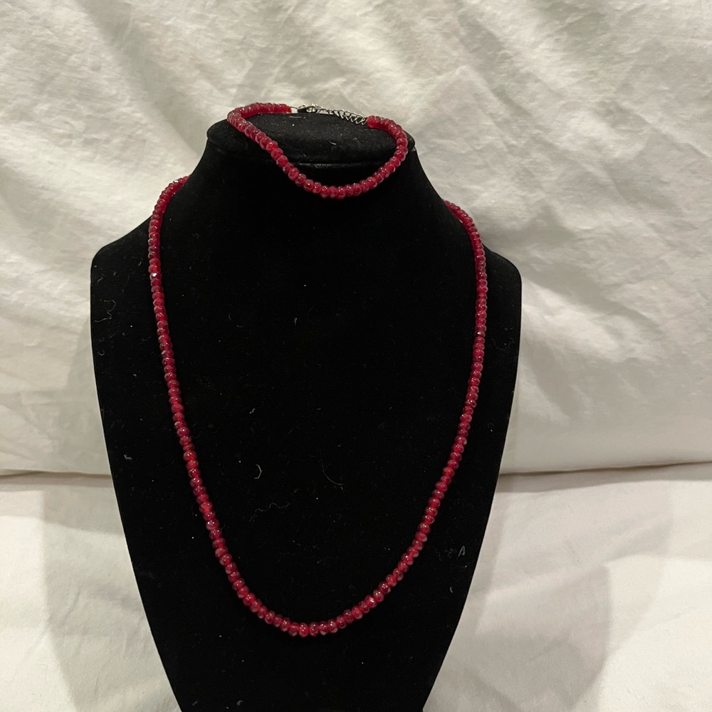 Red necklace and bracelet